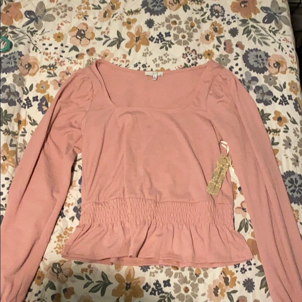 Iris Basic Pink Ruffled Long-sleeve shirt